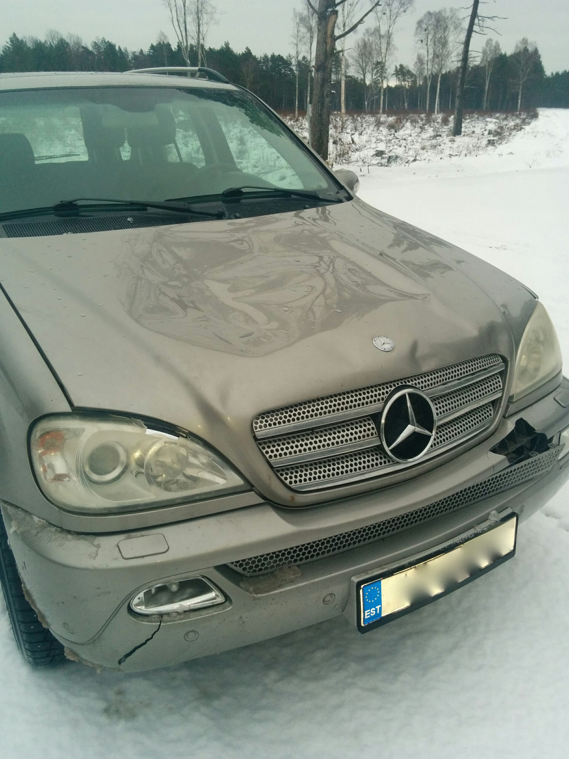 Avarii tagajärjel mõlkis kapott