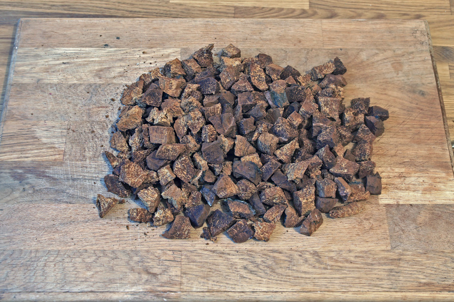 Tükeldatud must pässik