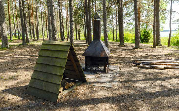 Puhkekohtadesse on RMK paigutanud kattega lõkkekohad, et vähendada metsatulekahjude ohtu. RMK kattega lõkkekoht