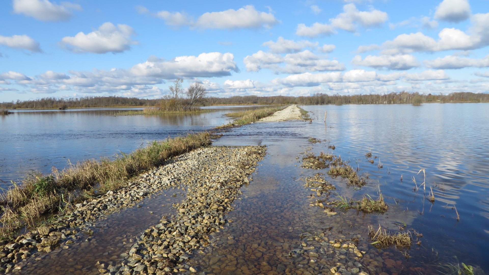 Põhjapoolne läbivoolukoht 2017. aasta oktoobris üleujutuse ajal