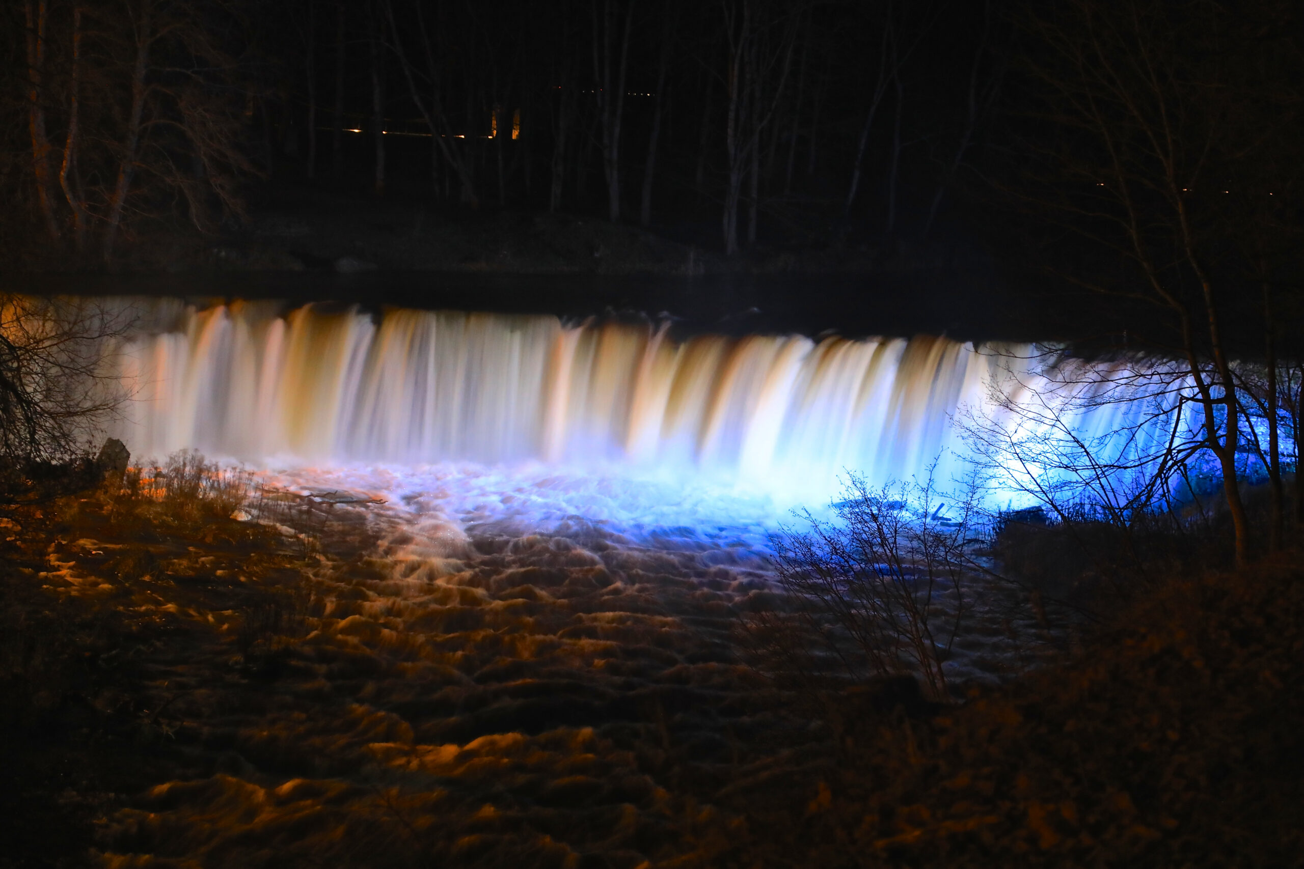 Valgustatud Keila-Joa juga pimedas