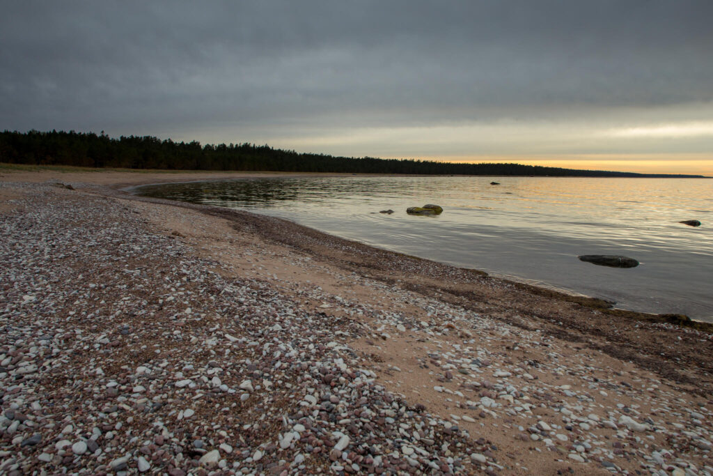 Päikeseloojang rannas