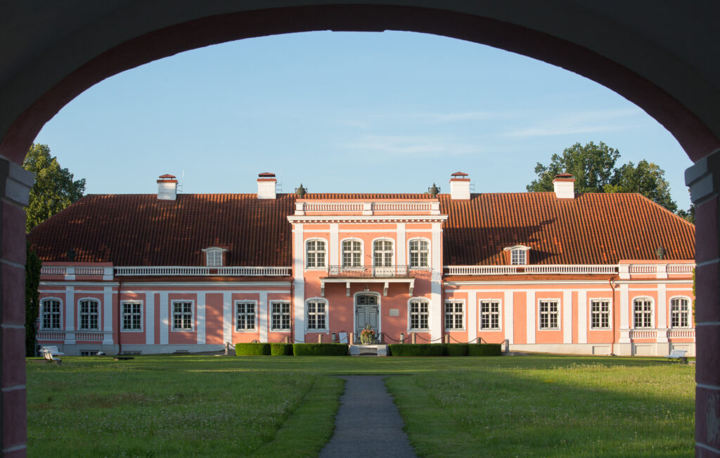 Vaade Sagadi mõisa peahoonele