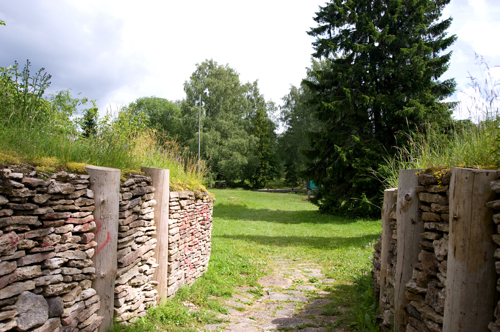 Varbola stronghold gate