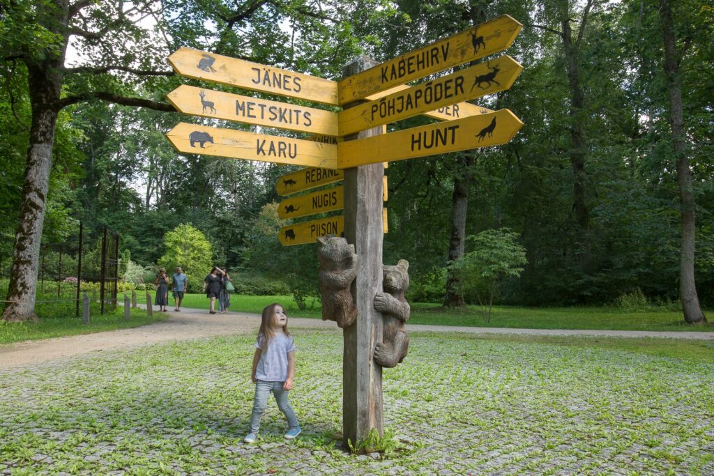 Elistvere Animal Park sign post