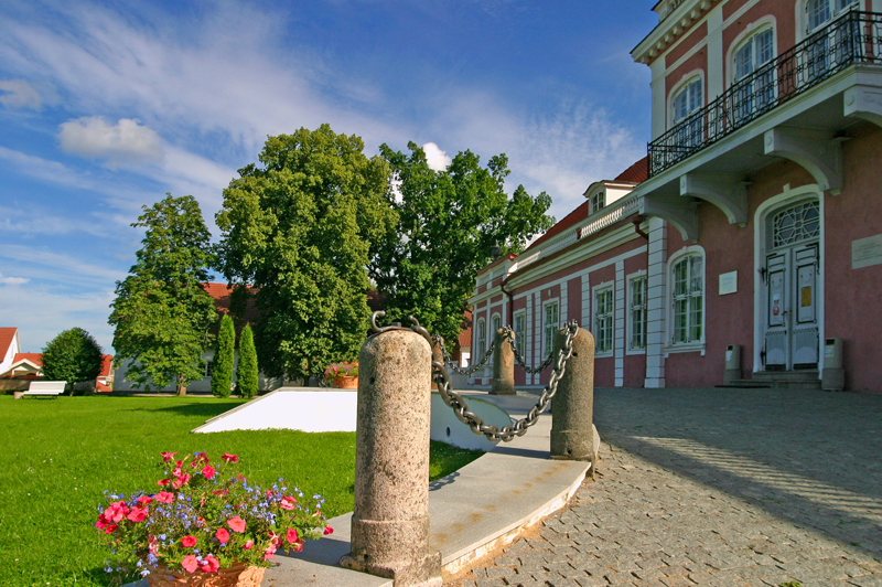 The front of the mansion