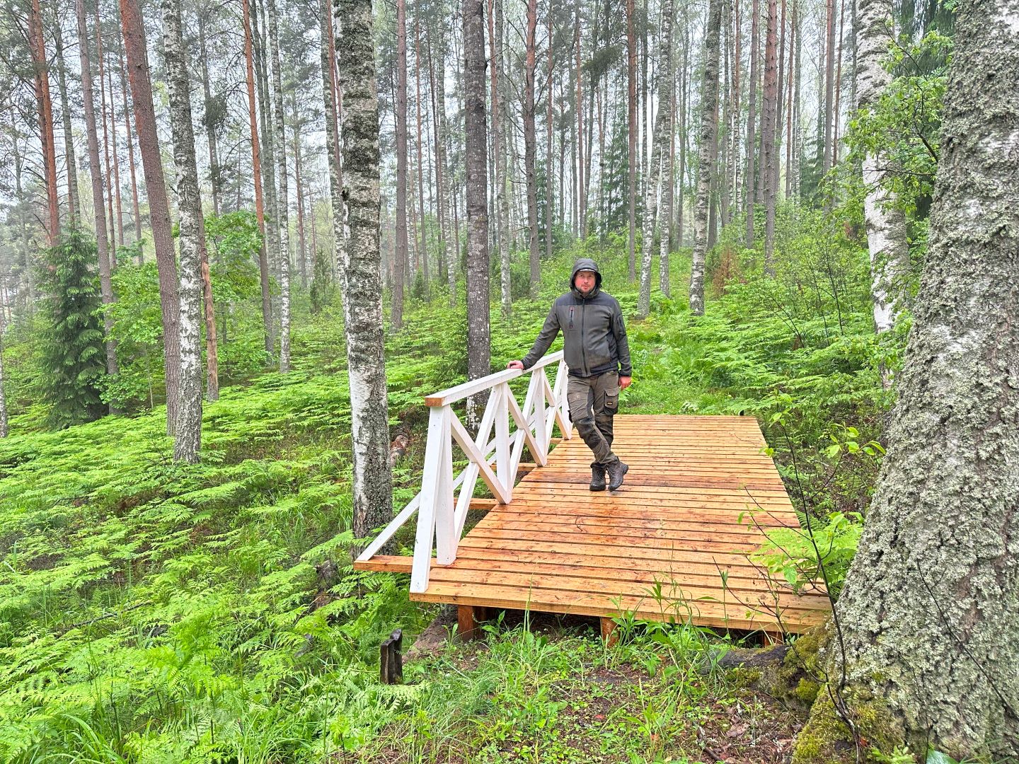 Lõunalaagri taastamist veab RMK loodusvaht Toomas Valk. Tema on endisaegses vaimus taastanud ka laagri sillad.